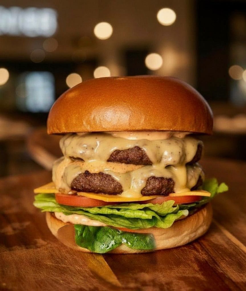 Hamburguesa doble carne con queso — New Burgers El Poblado